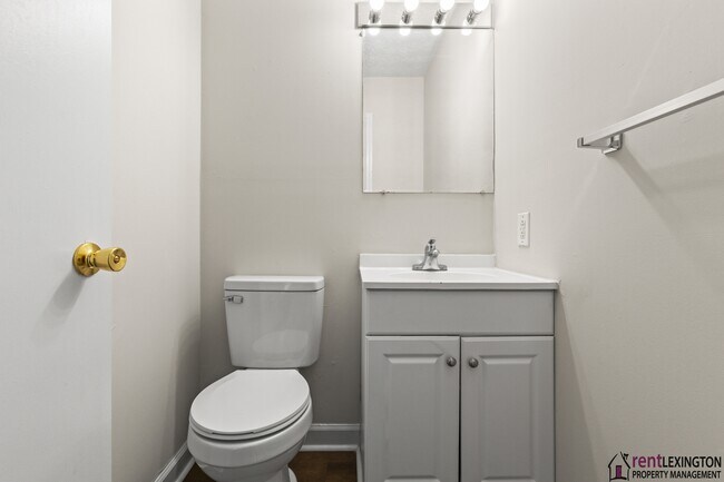 Building Photo - 208 Grayson Ct