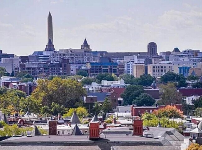 Building Photo - Sun-filled 2 Bed 2 Bath Condo In Vibrant Columbia Heights