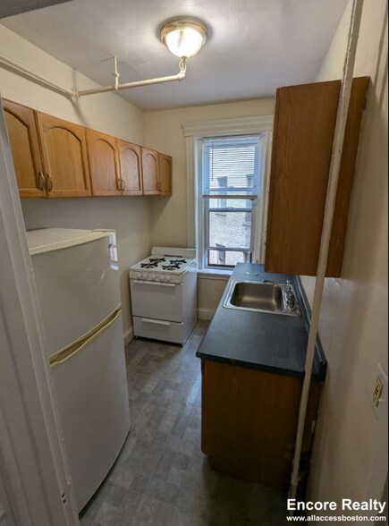 Building Photo - 84 New Whitney St