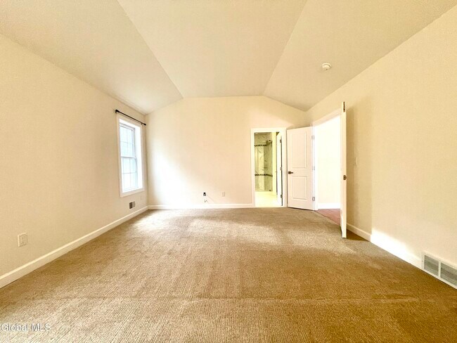 Building Photo - 11 Poplar Dr