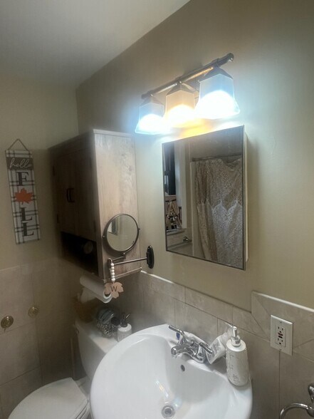 Building Photo - 235 Frankfort Ave