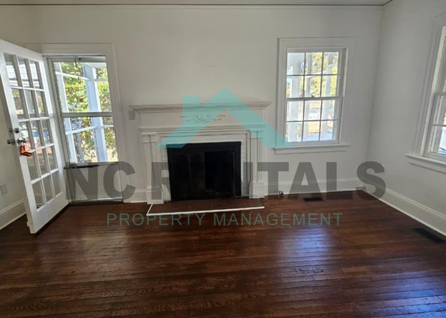 Building Photo - 1006 Panola St