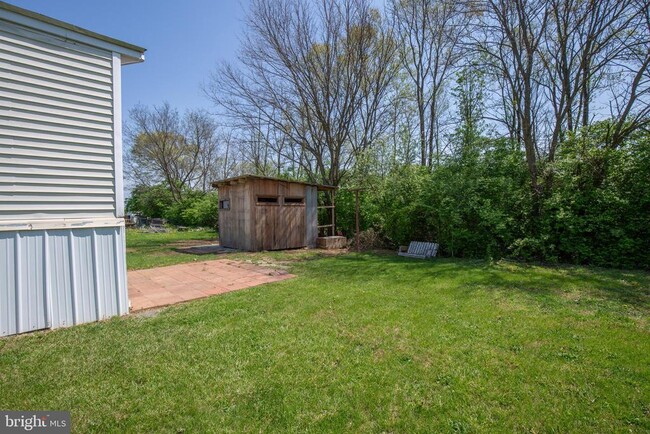 Building Photo - 126 Fabric Dr