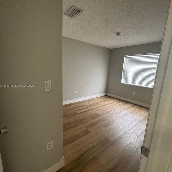 Building Photo - 9752 SW 145th Pl