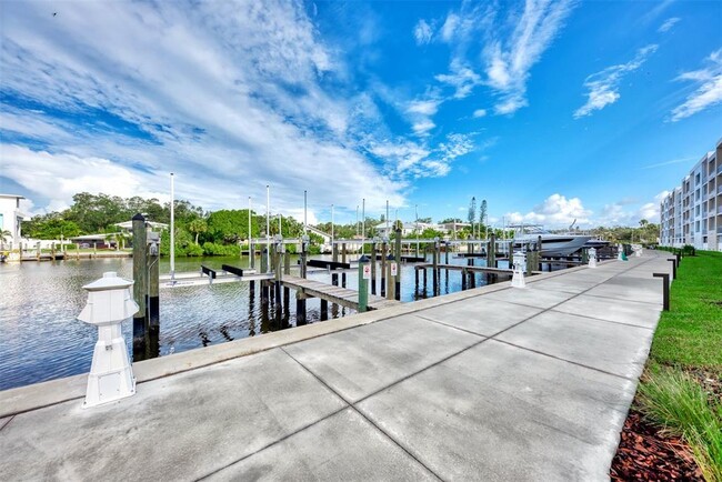 Building Photo - 1703 N Tamiami Trl