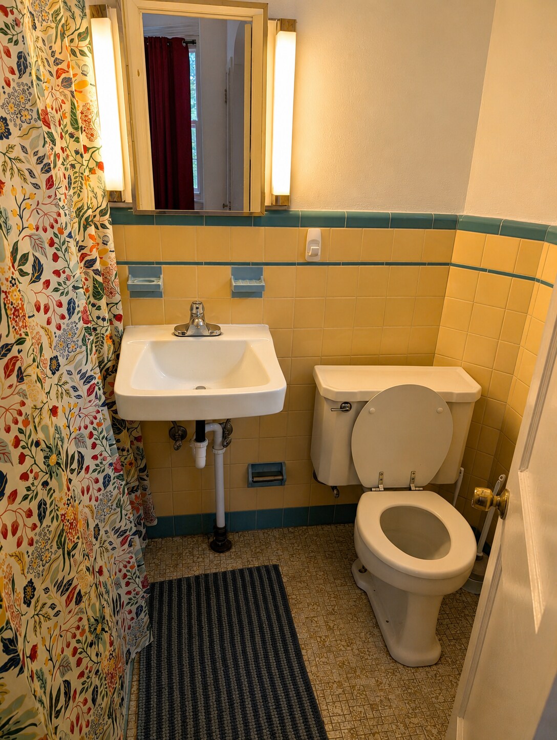 Bathroom (Front Apt) - 440 S 43rd St