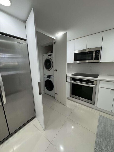 Building Photo - 1915 Brickell Ave