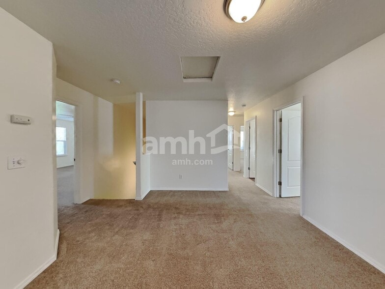 Building Photo - 372 W Wood Owl Dr