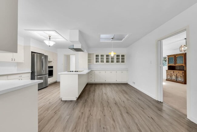 Building Photo - 280 Angelita Ave