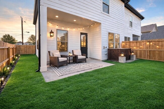 Building Photo - 5922 Cebra St