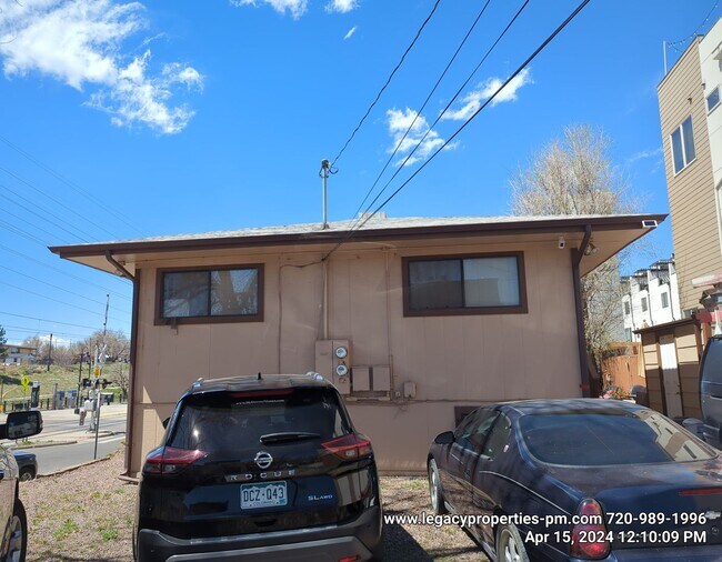 Building Photo - Across the street from the Light Rail!