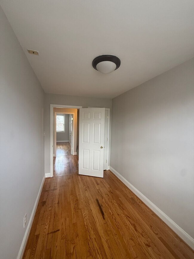Building Photo - End Unit 3BR Townhome in Dundalk | Fresh Paint, Refinished Hardwood Floors, Fenced Yard, Off-Stre...