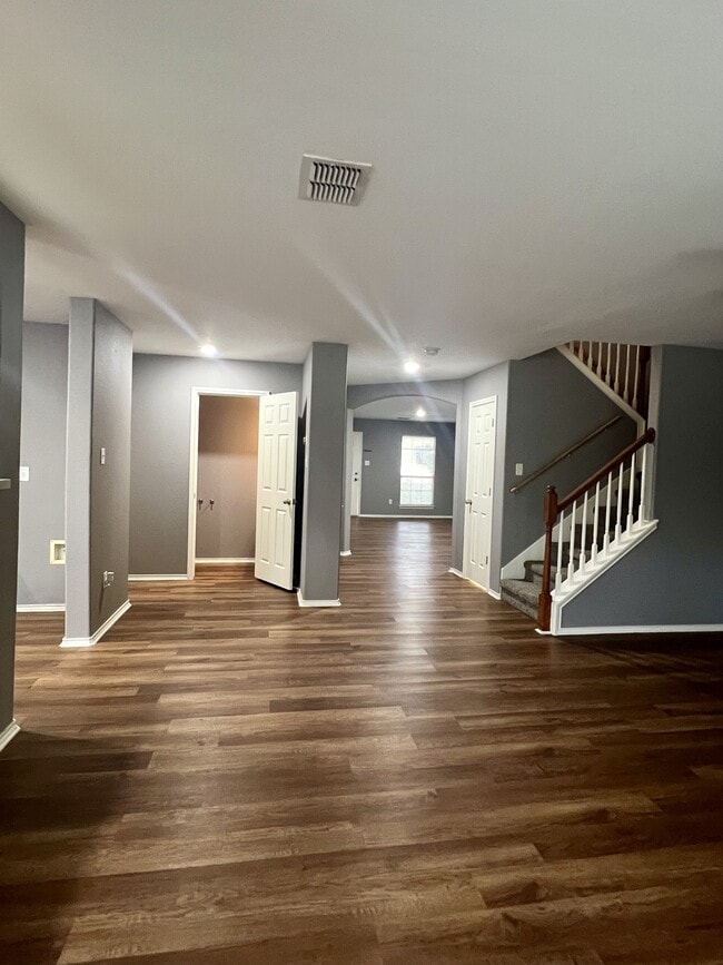 Building Photo - 9411 Rainbow Creek