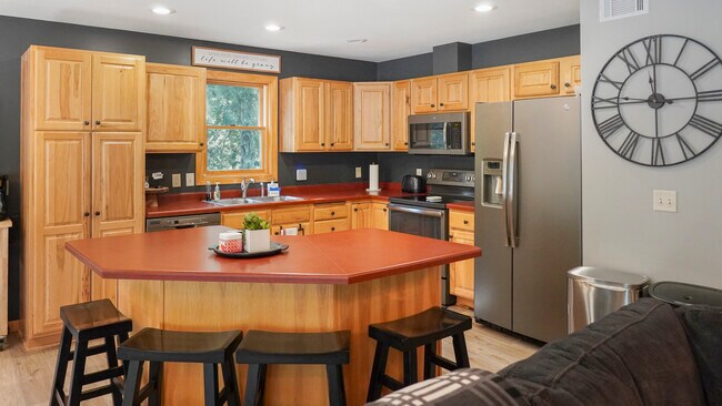 Building Photo - 15955 Bayview Dr NE