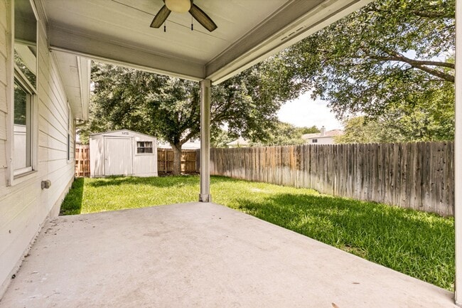 Building Photo - BEAUTIFUL SINGLE STORY HOME IN RETAMA SPRINGS