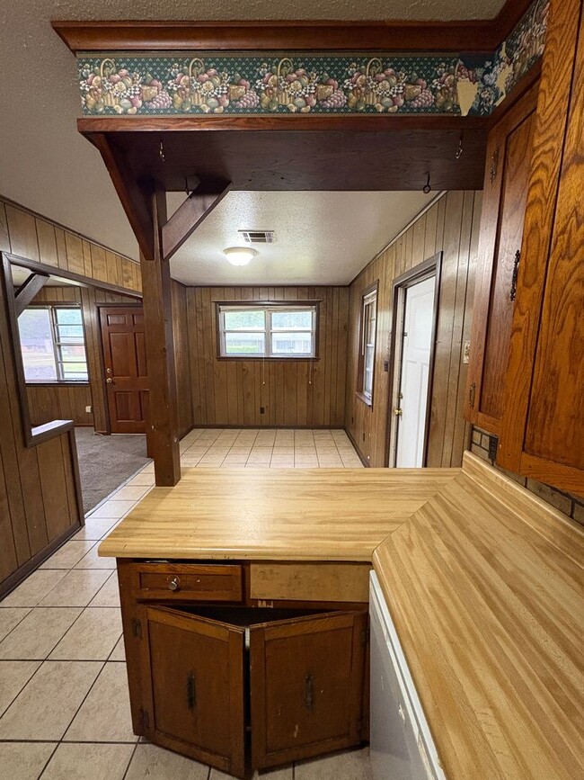 Building Photo - Southern Hills!!