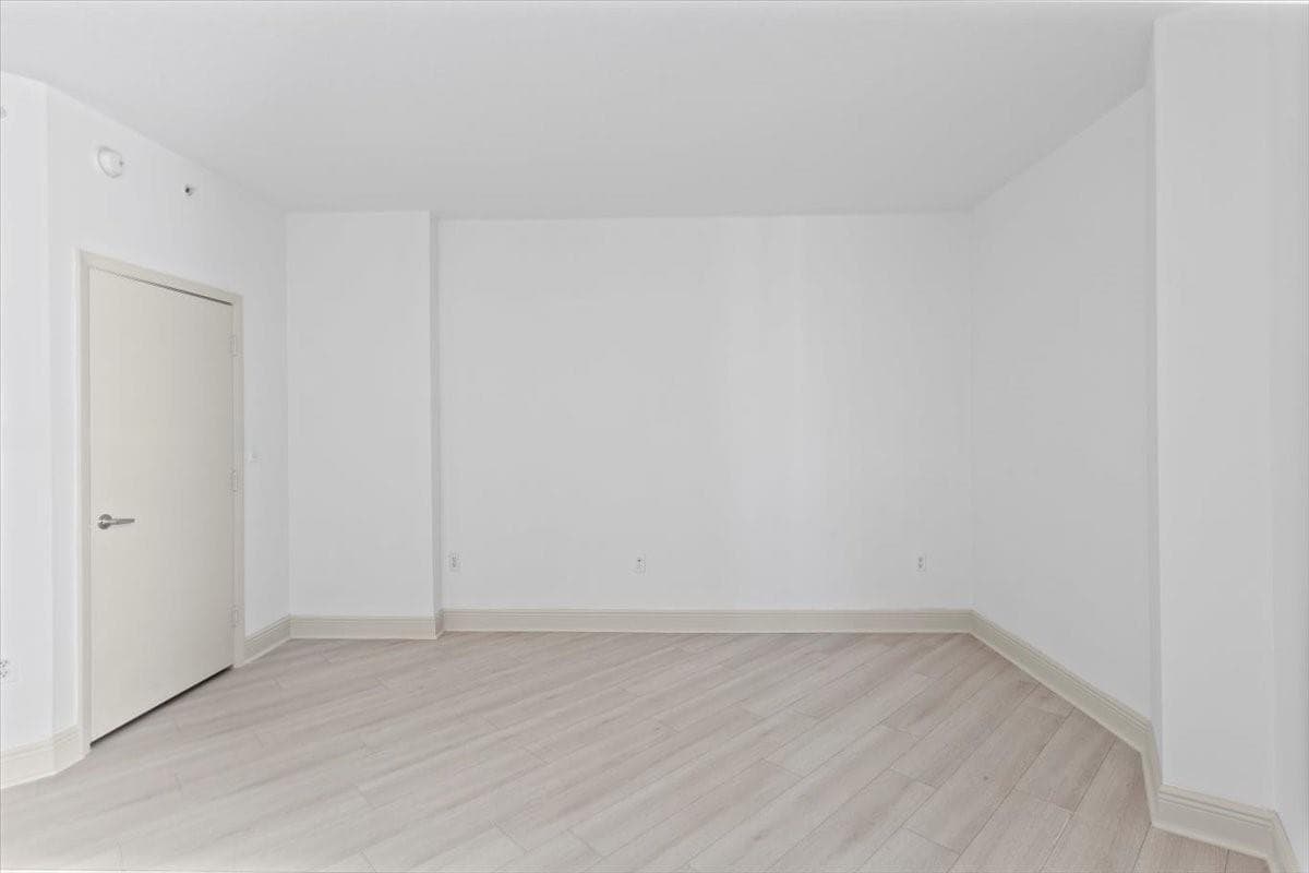 Building Photo - 1900 N Bayshore Dr