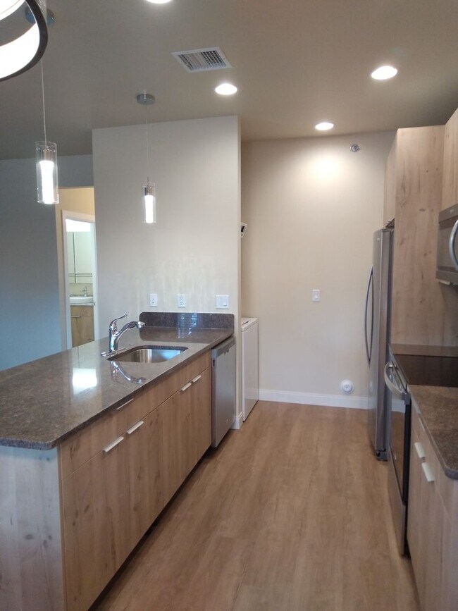 Building Photo - 200 E Malibu Dr