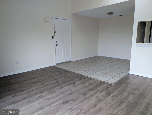 Building Photo - 2313 Ravens Crest Dr
