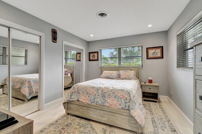 Building Photo - 4450 NE 23rd Ave