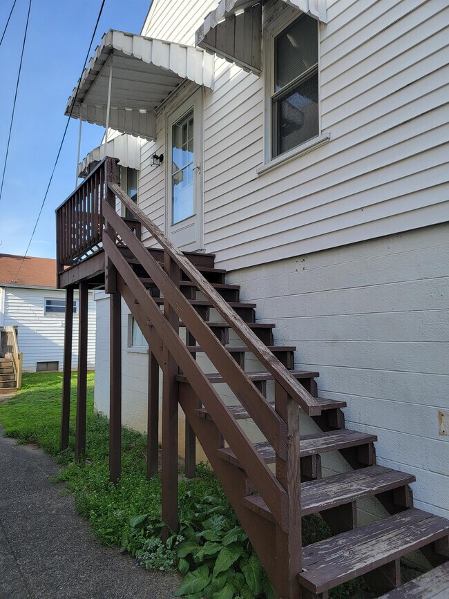 911 1/2 W Virginia Ave 911 1/2 W Virginia Ave Dunbar WV 25064