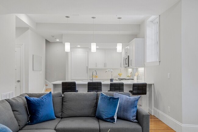 Building Photo - 1248 Beacon St