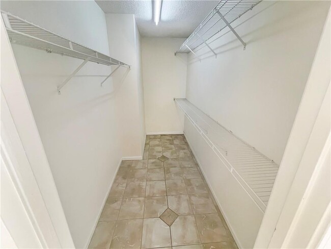 Building Photo - 140 Calborne Ct