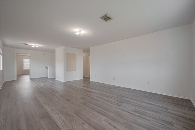 Building Photo - 6814 Shallow River Ct