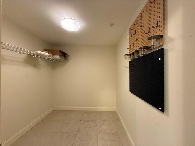 Building Photo - 333 Atwells Ave