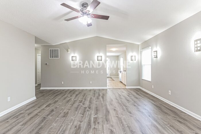 Building Photo - 944 Streamside Dr