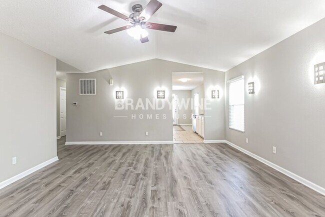 Building Photo - 944 Streamside Dr