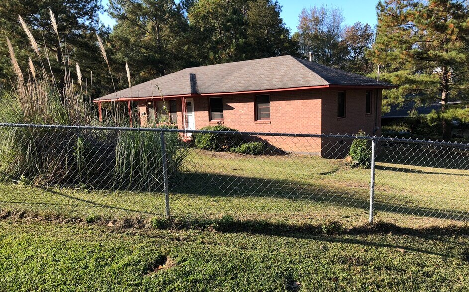 Building Photo - 1846 Colony Dr