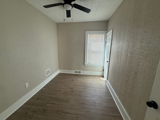 Building Photo - Renovated 3-Bedroom Home – We Welcome Sect...
