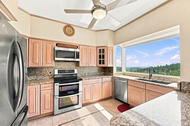 Building Photo - 680 Ridgeside Dr