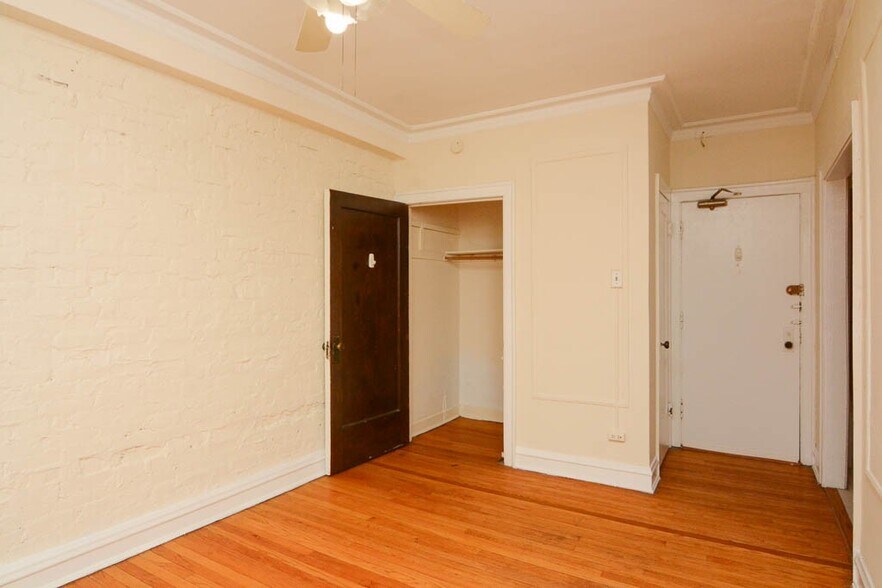 Building Photo - 1169 N Dearborn St