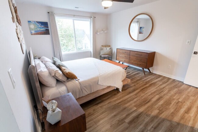 Building Photo - 5177 NE 14th Pl