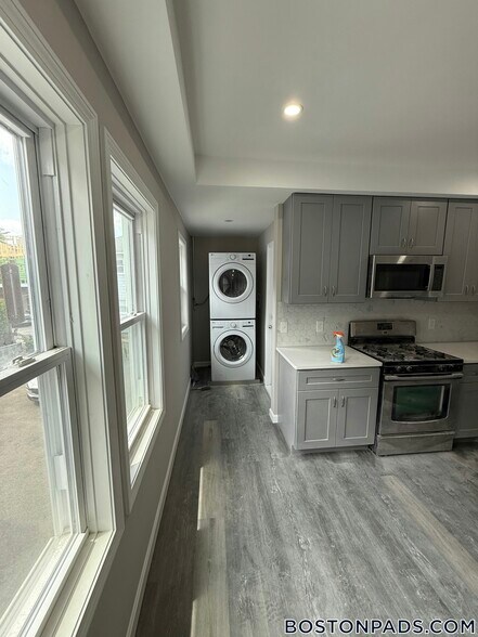 Building Photo - 16 Long Ave