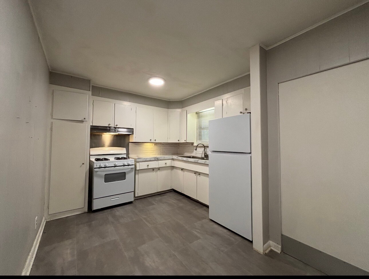 Building Photo - 1408 University Ave