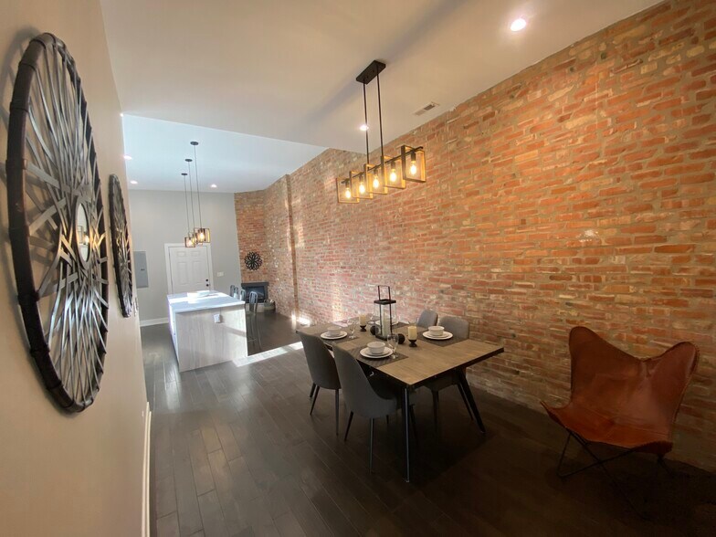 Building Photo - 3330 S Indiana Ave