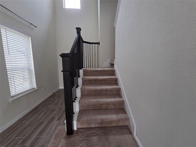 Building Photo - 14008 Eucalyptus Bnd