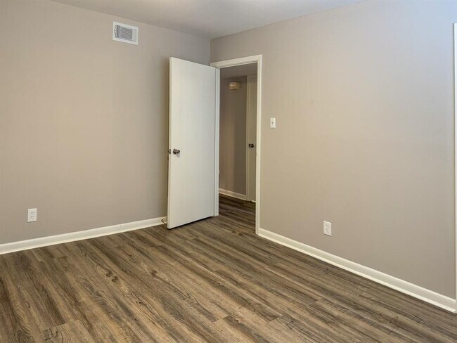 Building Photo - 2101 6th St N