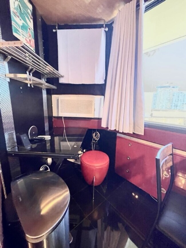 Building Photo - Fully furnished and move-in ready!