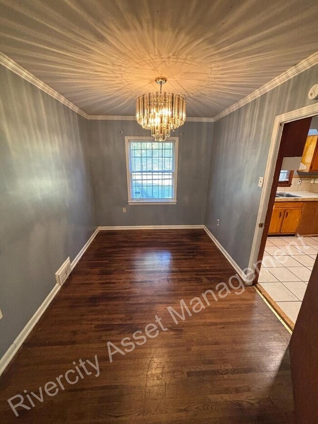 Building Photo - Charming 3-Bedroom Home with Fenced Yard & Original Hardwood Floors – Frayser, Section 8 Welcomed!