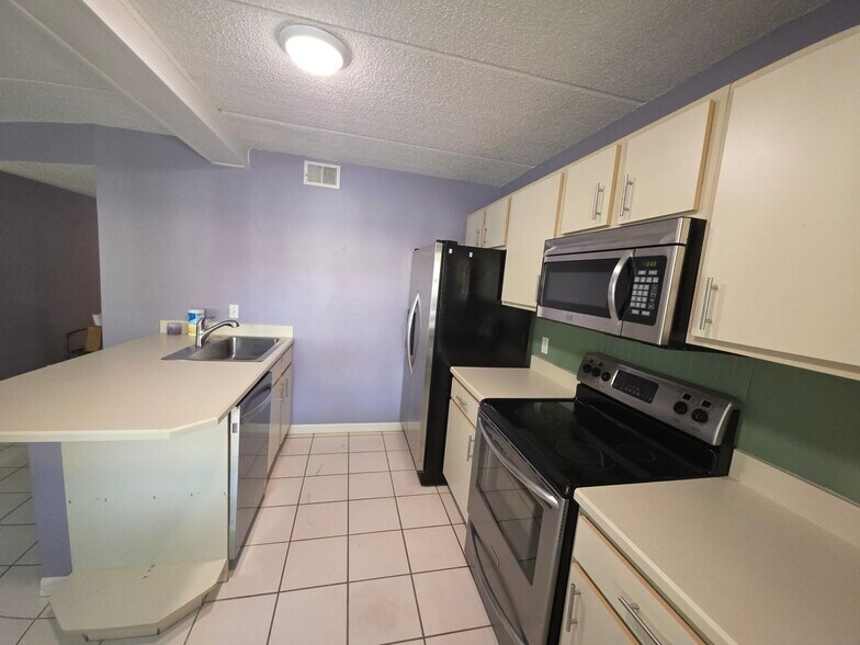 Building Photo - 1601 Big Tree Rd