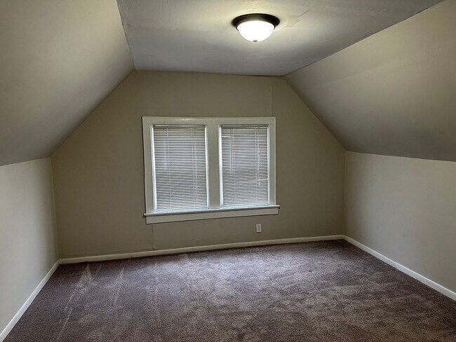 Building Photo - Single Family Home