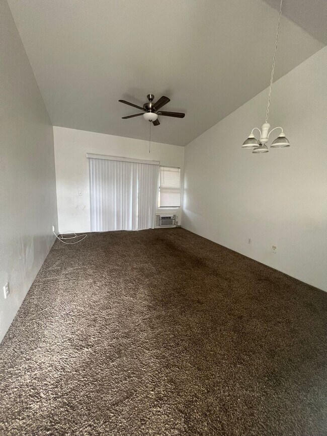 Building Photo - Beautiful 2 bed/2 bath Condo at Viewpointe...