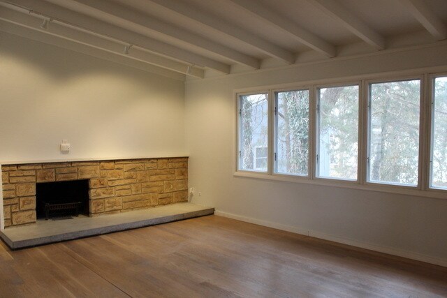 Building Photo - Updated 4 bed/2 bath Mid-Century Home - Pr...