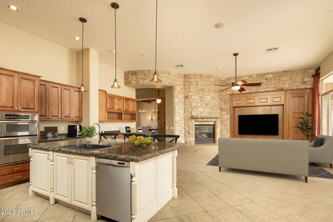 Building Photo - 7895 E Softwind Dr