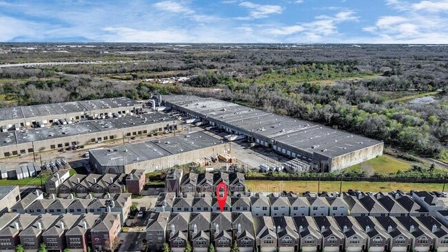 Building Photo - 3627 Main Plaza Dr