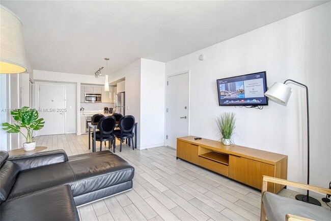 Building Photo - 2602 E Hallandale Beach Blvd